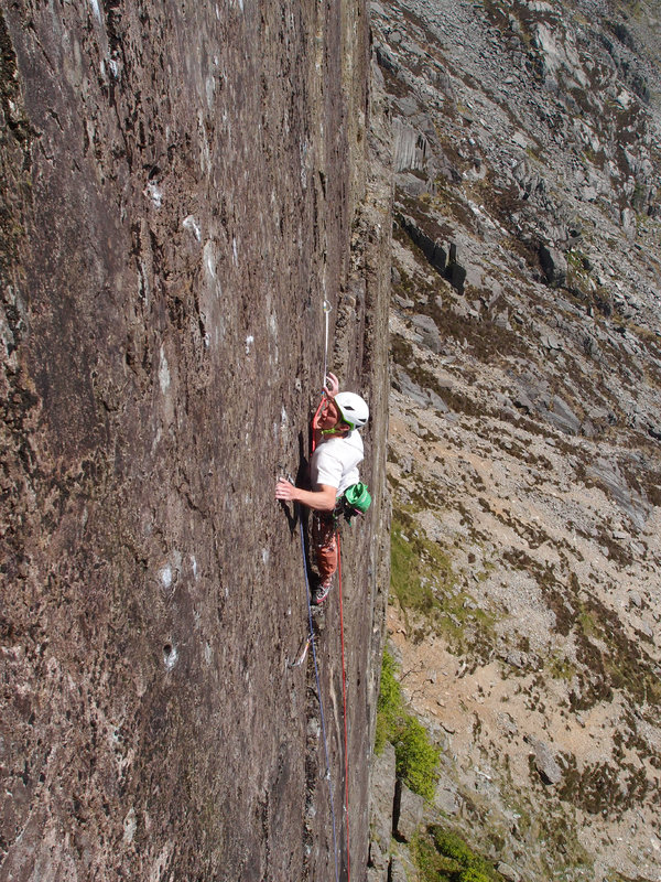 Angus Kille on Nightmayer E8, shortly before falling off, 249 kb